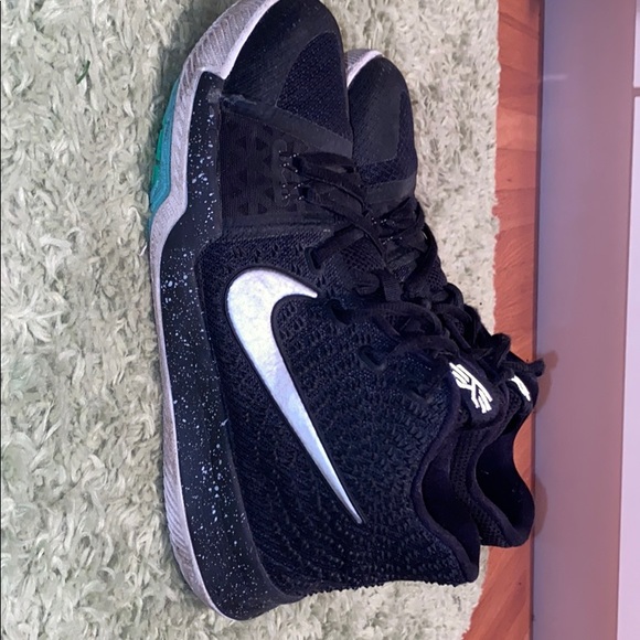 nike boys kyrie 3 colorblock mids basketball shoes